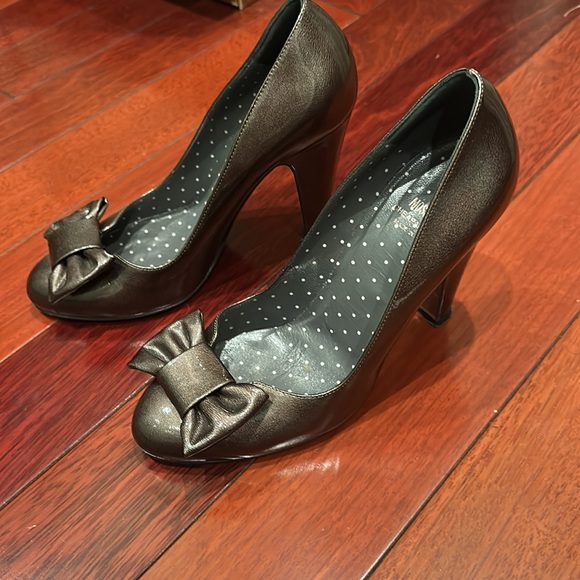 Moschino shoes, Mady in Italy  size 39.  Heel 4inch - Picture 2 of 5